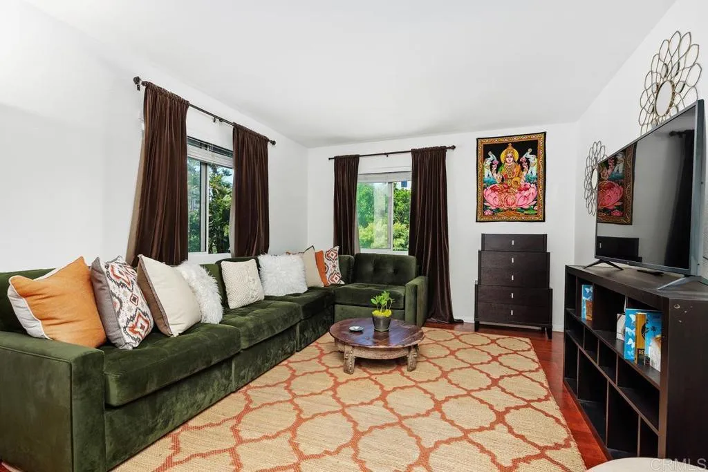 https://cdn.realtyfeed.com/cdn/127/306708041/cc250bdfc4d13c42df804b68b50f9024.webp