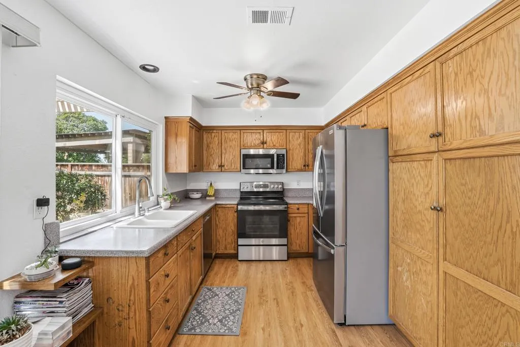 https://cdn.realtyfeed.com/cdn/127/306708044/706bb9b8aeeb0c00facbd1802366dee7.webp