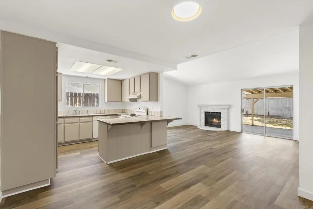 https://cdn.realtyfeed.com/cdn/127/306708085/e18b87523e9c1ace364f23fd05d5600d.webp