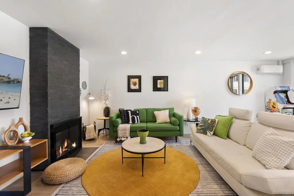 https://cdn.realtyfeed.com/cdn/127/306708094/794b1d284e32ddfb57ddea2709498b80.webp