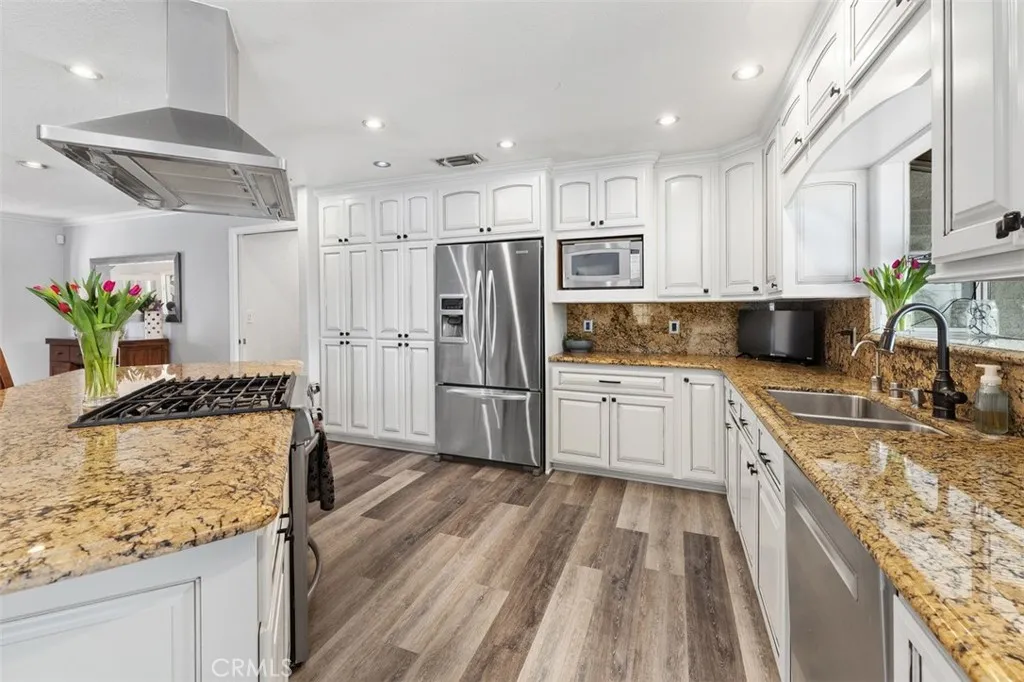 https://cdn.realtyfeed.com/cdn/127/306708178/62f59470e23beab829e7f98e1f6393d3.webp