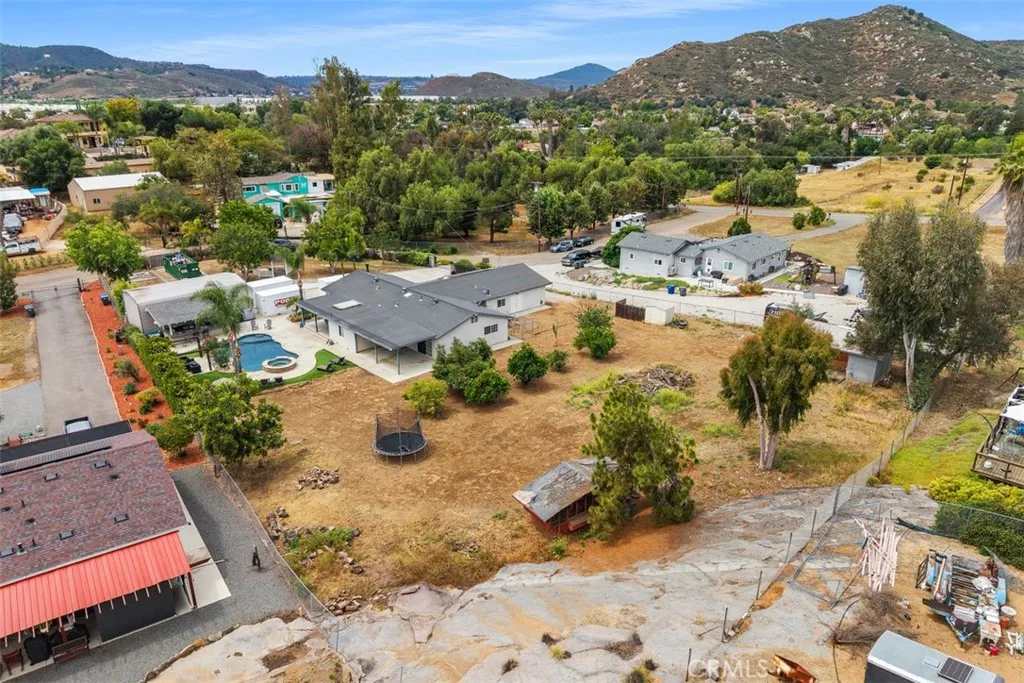 https://cdn.realtyfeed.com/cdn/127/306708178/82dd456fd1efd4405889f7e813d9b0a2.webp