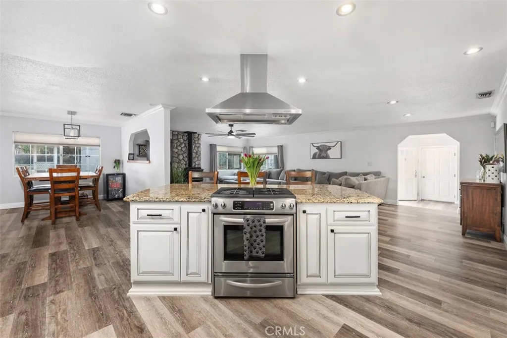 https://cdn.realtyfeed.com/cdn/127/306708178/cf2832e92dfe0d99b7bb02898260849b.webp