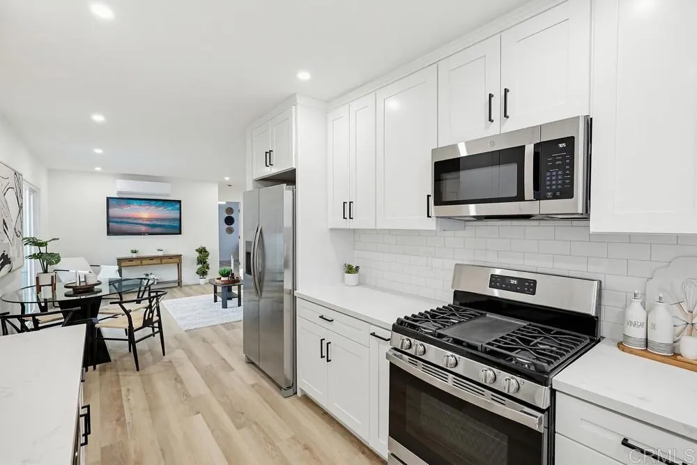 https://cdn.realtyfeed.com/cdn/127/306708225/040aff3ff9c64cf0a64d0a25e92438f5.webp