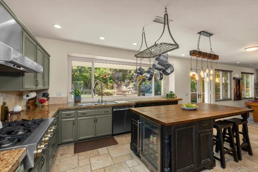 https://cdn.realtyfeed.com/cdn/127/306708231/8ef63488e3fb9b532750888c526cefe0.webp