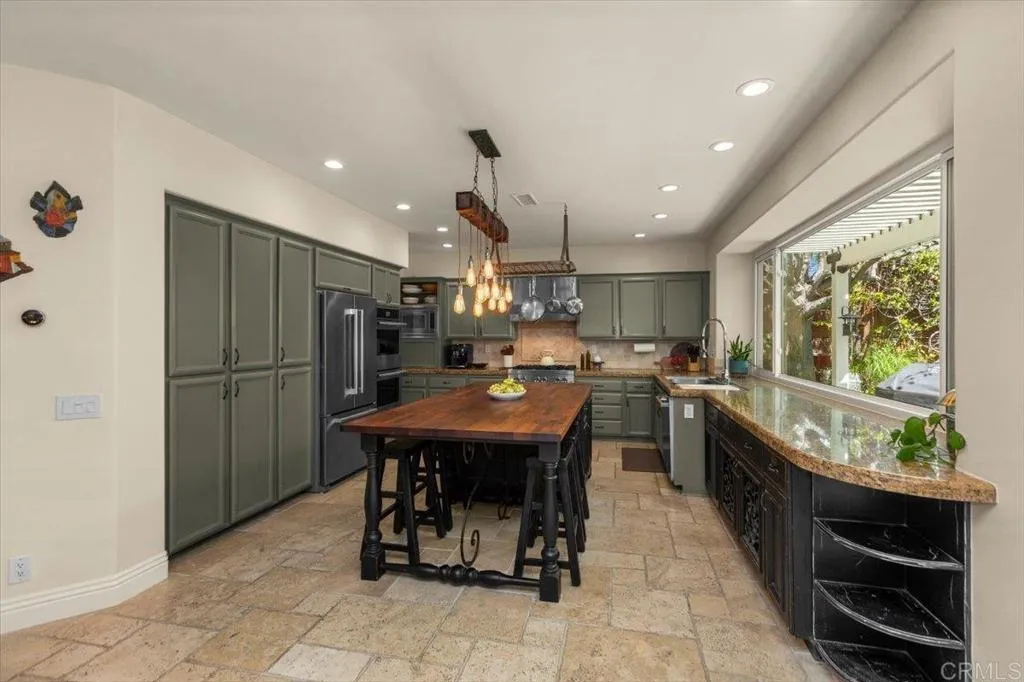 https://cdn.realtyfeed.com/cdn/127/306708231/e6effddb9af4e3dd4efe0e250bf2830e.webp