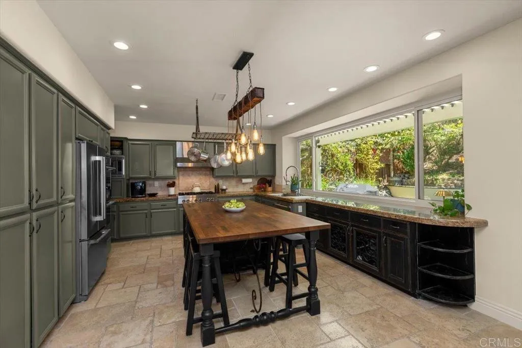 https://cdn.realtyfeed.com/cdn/127/306708231/f2541bcf43713de92ee48c176f5540cd.webp