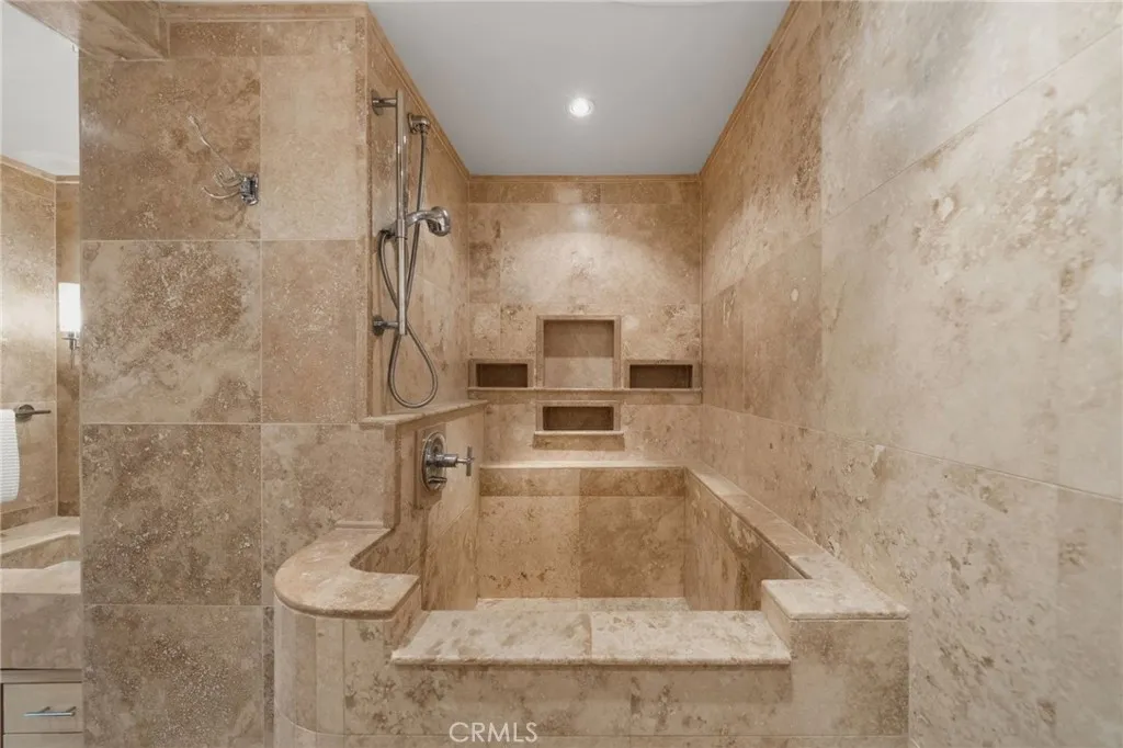 https://cdn.realtyfeed.com/cdn/127/306708289/fca7448ce14688bd72ce220ba544dad4.webp