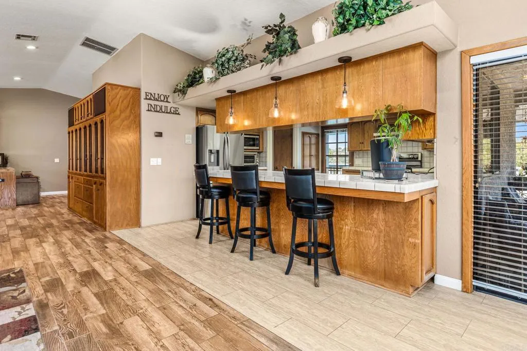 https://cdn.realtyfeed.com/cdn/127/306708337/a89cb3f75f82e1ffbbbdea615e40f075.webp
