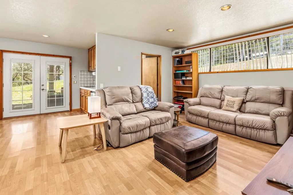 https://cdn.realtyfeed.com/cdn/127/306708337/e6dd3d598f500b80f61a70adcff96ee1.webp
