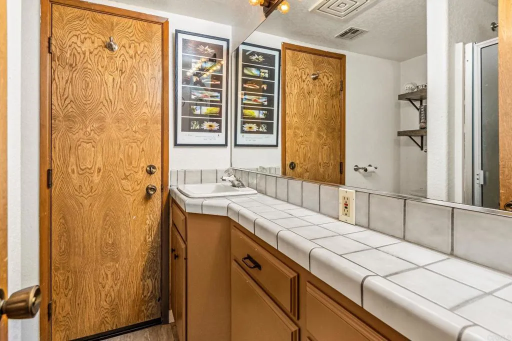 https://cdn.realtyfeed.com/cdn/127/306708337/e9fa98a22e9e289acb4c11426833beb2.webp