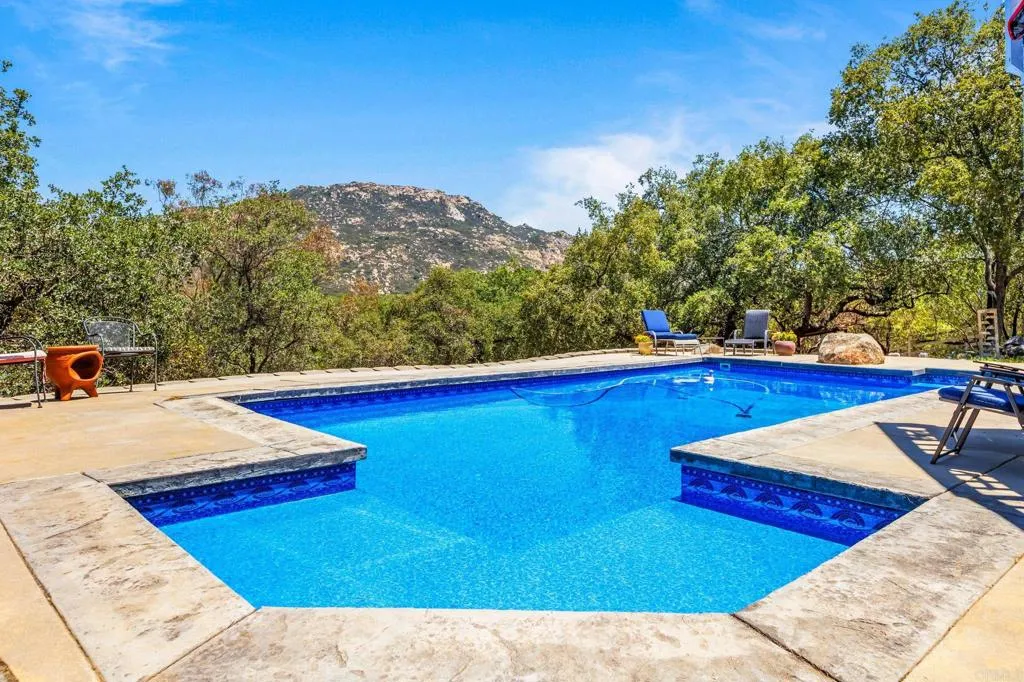 https://cdn.realtyfeed.com/cdn/127/306708337/feab758e0ee71f532a7266df693fb186.webp