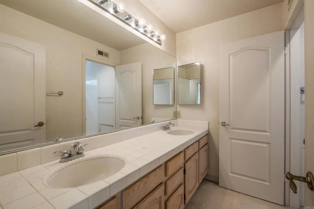 https://cdn.realtyfeed.com/cdn/127/306708418/f486859251f3b15c464775e5df40a320.webp