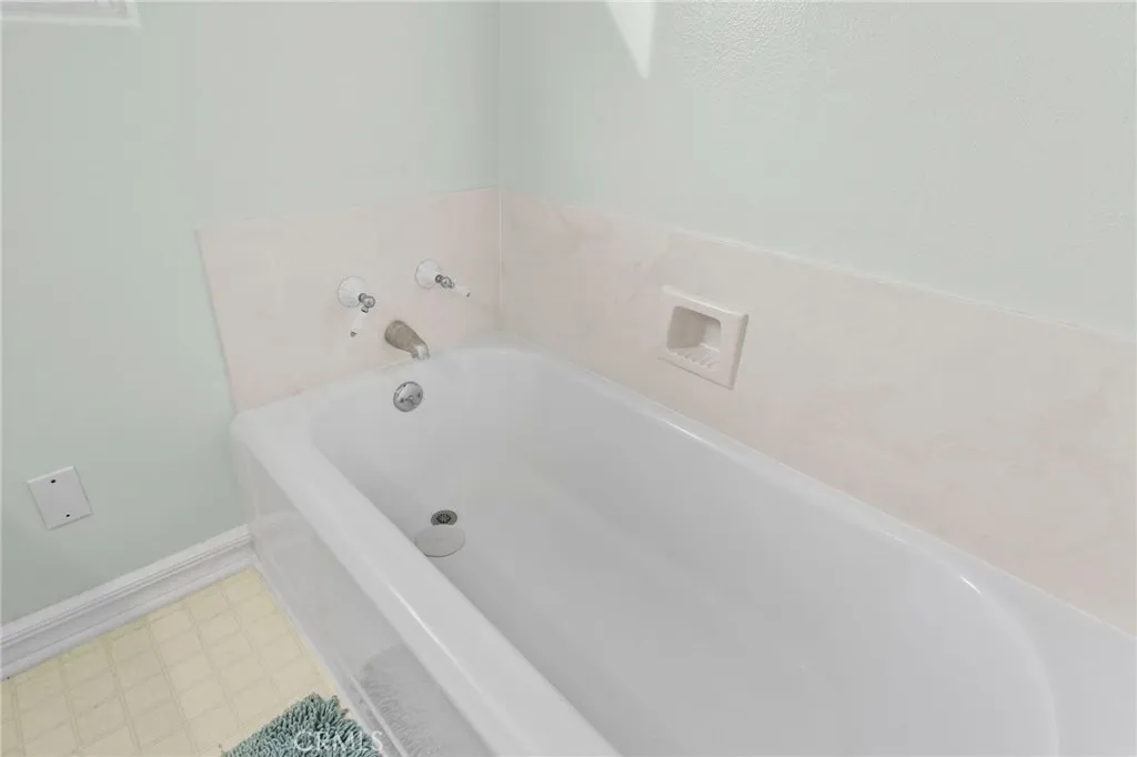 https://cdn.realtyfeed.com/cdn/127/306708419/2d6991abd1f1bb759641a434cf026876.webp