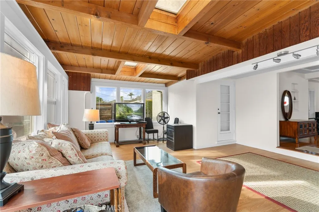 https://cdn.realtyfeed.com/cdn/127/306708419/30683aaac1da882f0e3f243ebbec9947.webp