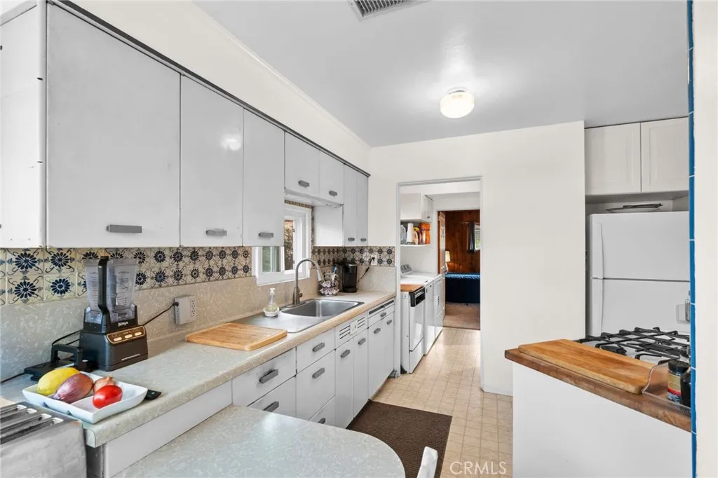 https://cdn.realtyfeed.com/cdn/127/306708419/34a748490c29c4839bad6aed567fc926.webp