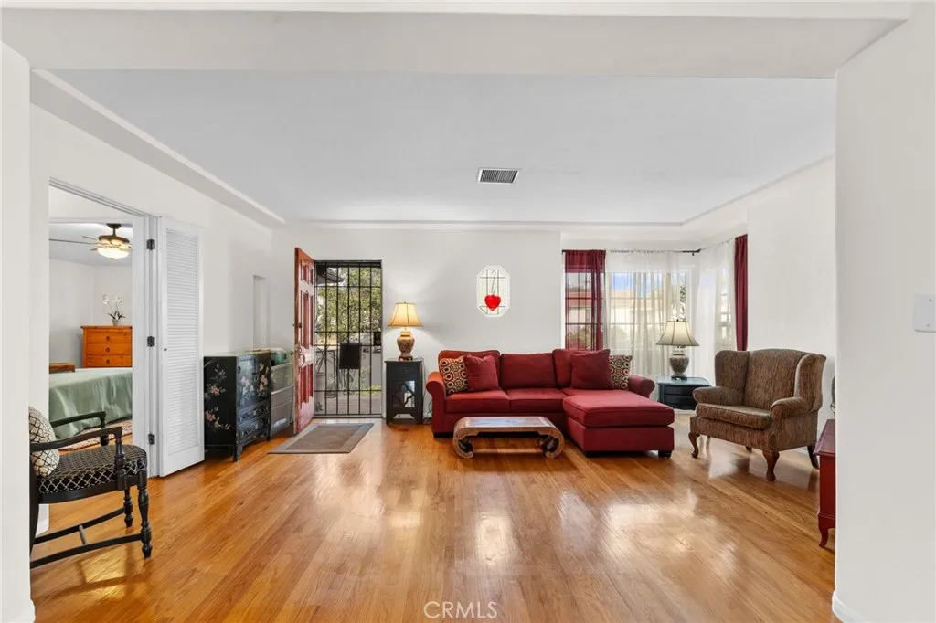 https://cdn.realtyfeed.com/cdn/127/306708419/96e20b810d84f77c0526132aea666af9.webp