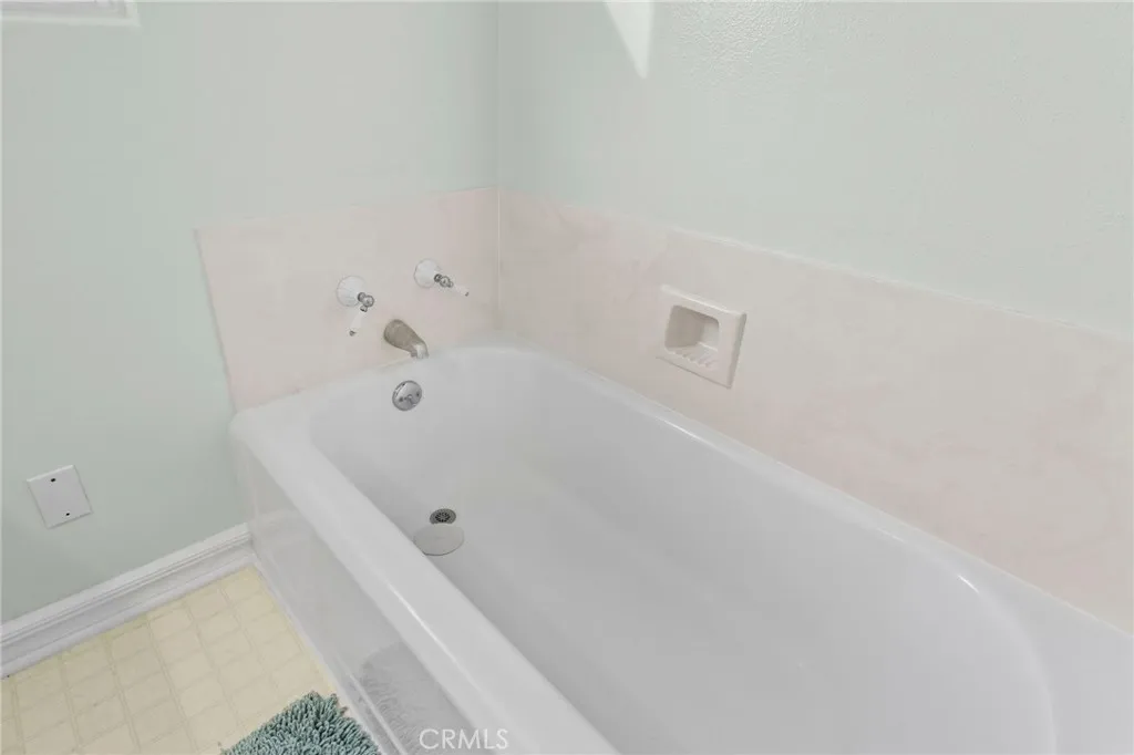 https://cdn.realtyfeed.com/cdn/127/306708419/a91ed6008d9eaa71d39226d46d4e8245.webp