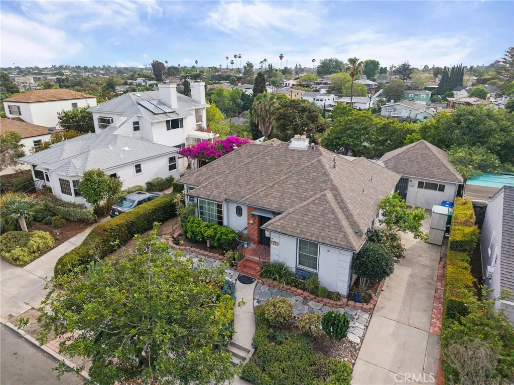 https://cdn.realtyfeed.com/cdn/127/306708419/dcef18257984d361e564be676f479b69.webp