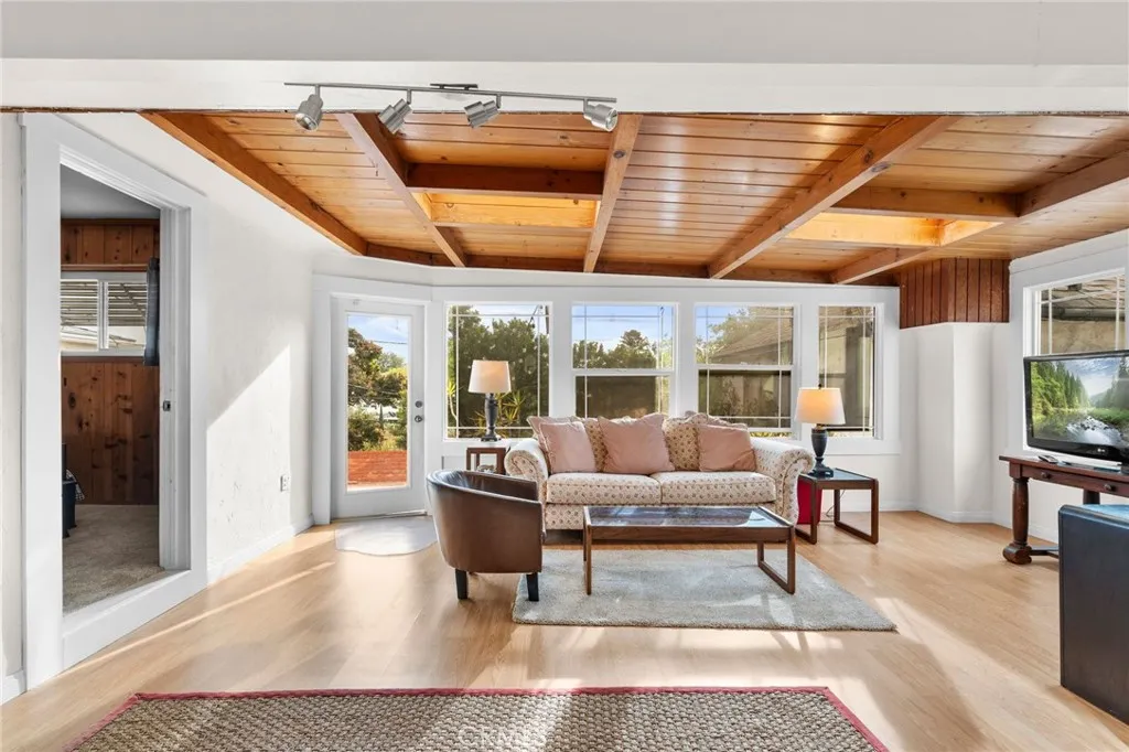 https://cdn.realtyfeed.com/cdn/127/306708419/f03135d00b6219bd978c74104412c5eb.webp