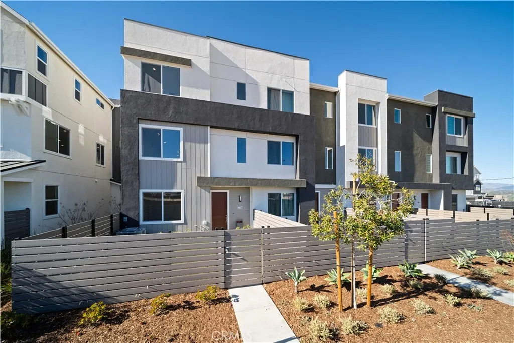 Valencia, CA 91381