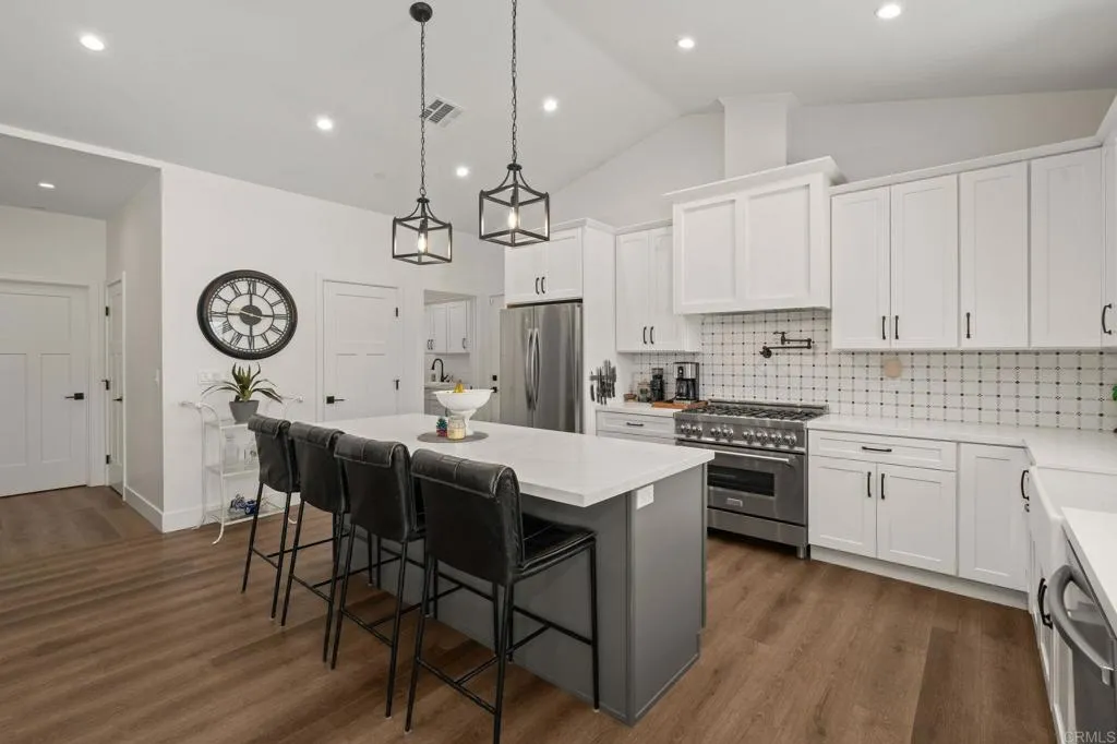 https://cdn.realtyfeed.com/cdn/127/306708469/073bb3accabdbb561629a0dea9c8de4d.webp