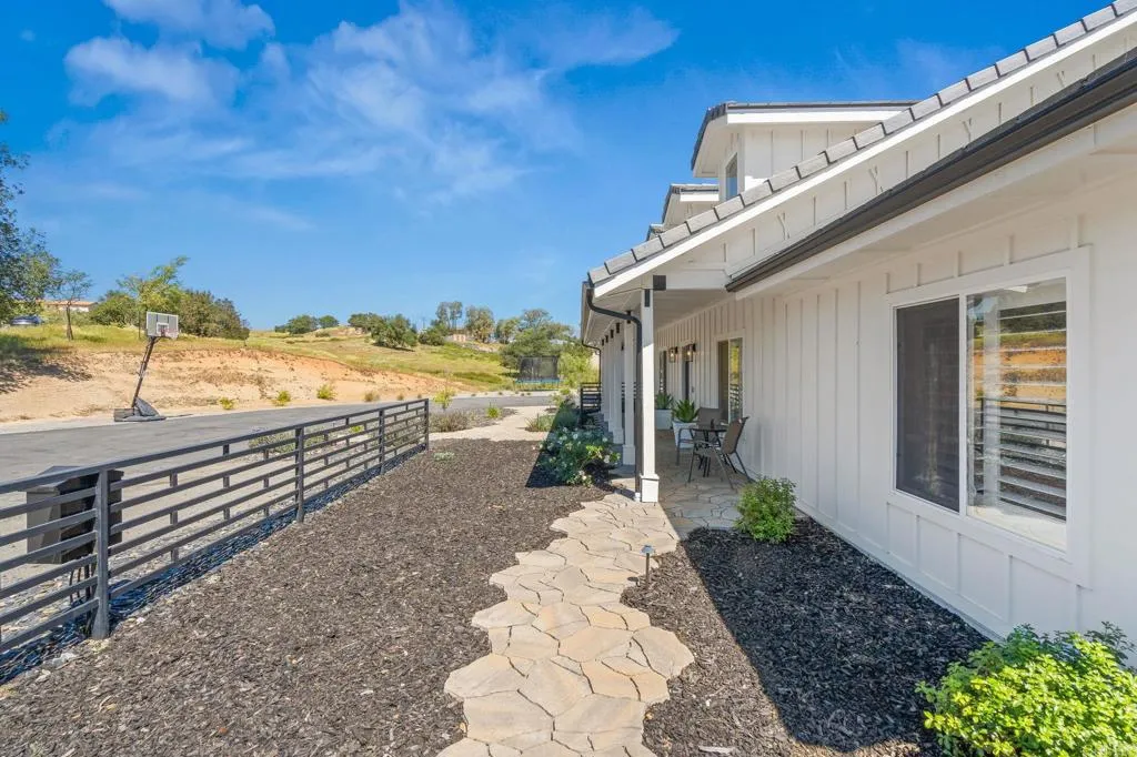 https://cdn.realtyfeed.com/cdn/127/306708469/1958baa470a21fe36c05b8cc6b177ce9.webp