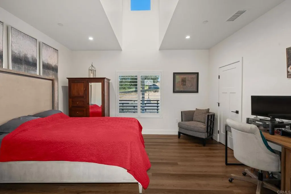 https://cdn.realtyfeed.com/cdn/127/306708469/37a41cd4649b6f33bf62c59493388926.webp