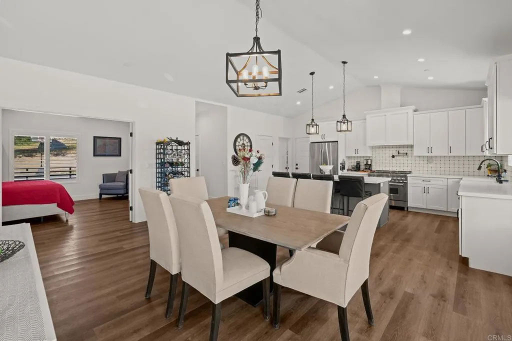 https://cdn.realtyfeed.com/cdn/127/306708469/805d1d9f41174a9ea88330874e2d69ff.webp