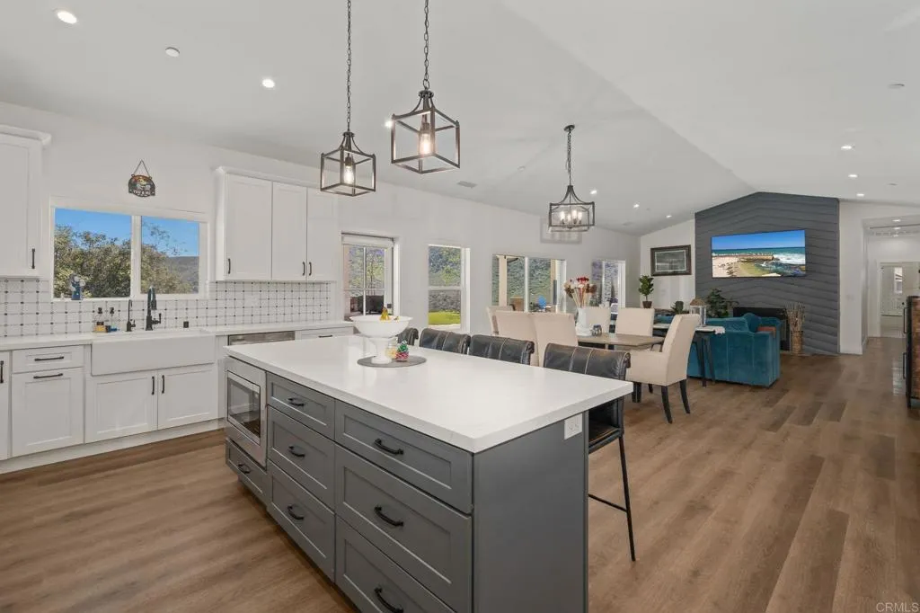 https://cdn.realtyfeed.com/cdn/127/306708469/8fa1602fffe11f940df861c1b540747e.webp