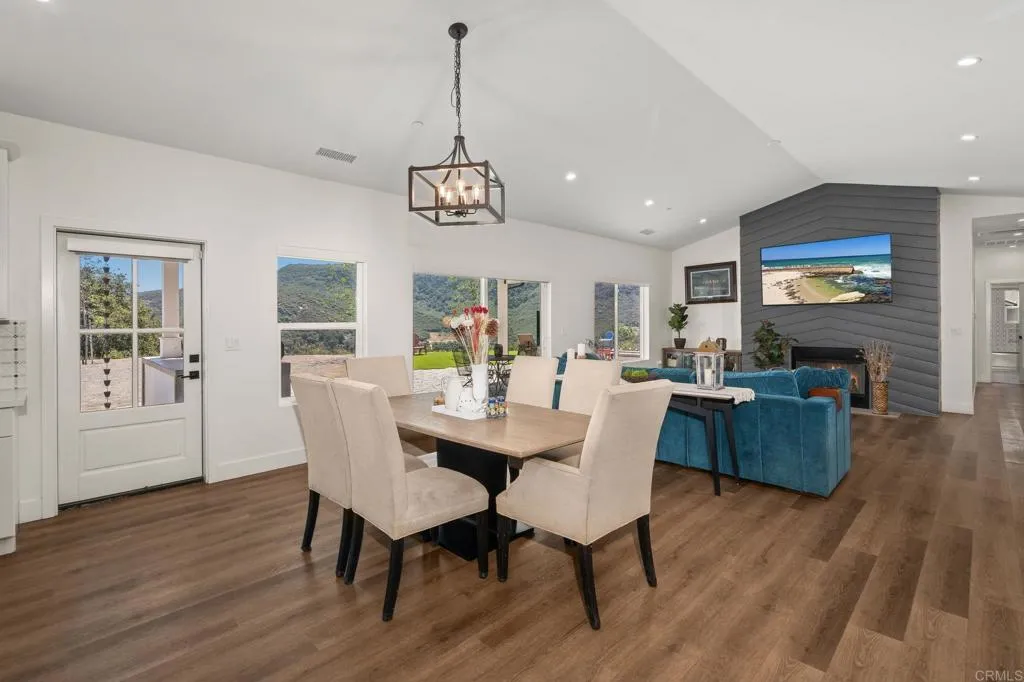https://cdn.realtyfeed.com/cdn/127/306708469/b3e305627d051b64bdb3775c9233d7f5.webp