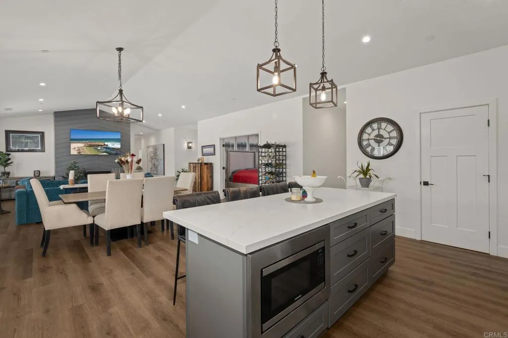 https://cdn.realtyfeed.com/cdn/127/306708469/b54f1e7b39e20f8ef3ec0eb4b7a1cb6c.webp