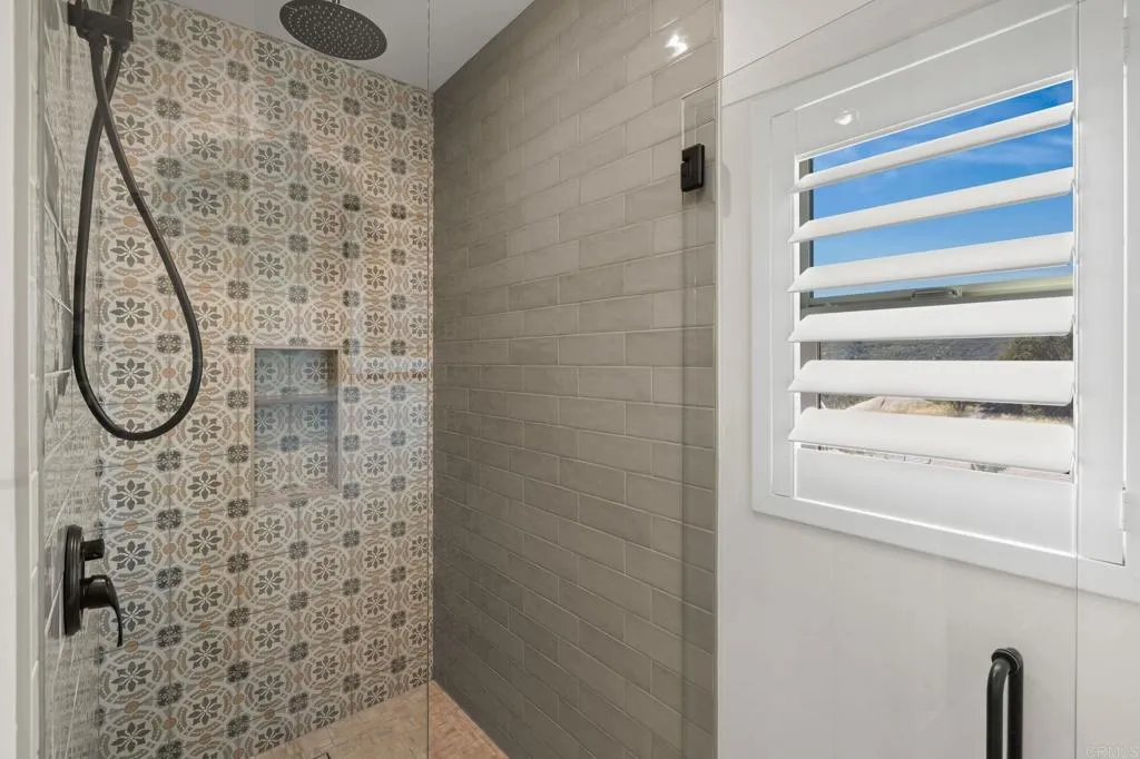 https://cdn.realtyfeed.com/cdn/127/306708469/bea920a33c4ea175347643b1d94ca0fb.webp