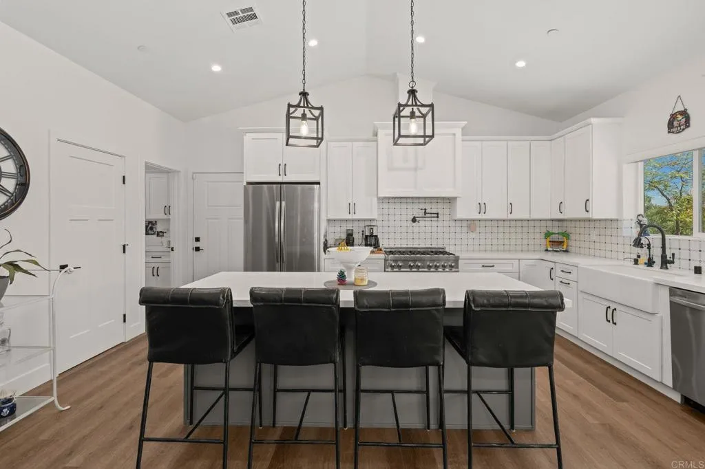 https://cdn.realtyfeed.com/cdn/127/306708469/ed1ef9d7965adfddce14a2932f4ffc47.webp