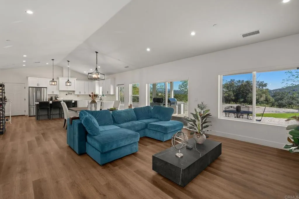 https://cdn.realtyfeed.com/cdn/127/306708469/f5bda081f61aca57965499c336007767.webp