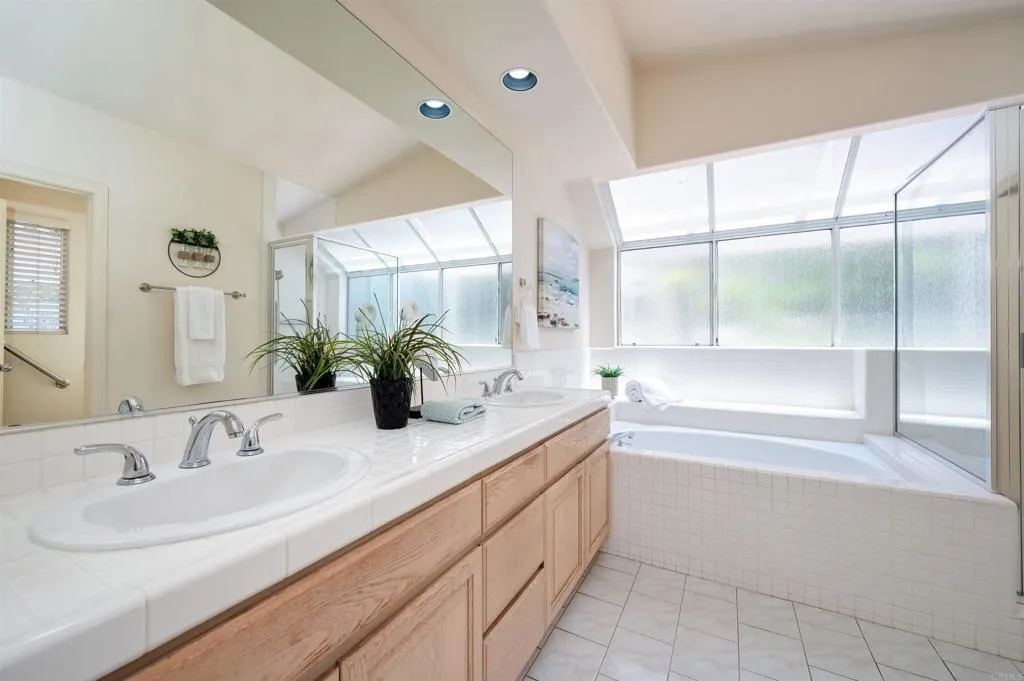 https://cdn.realtyfeed.com/cdn/127/306708478/cc36bc0a5d6306e35a52414a05546999.webp