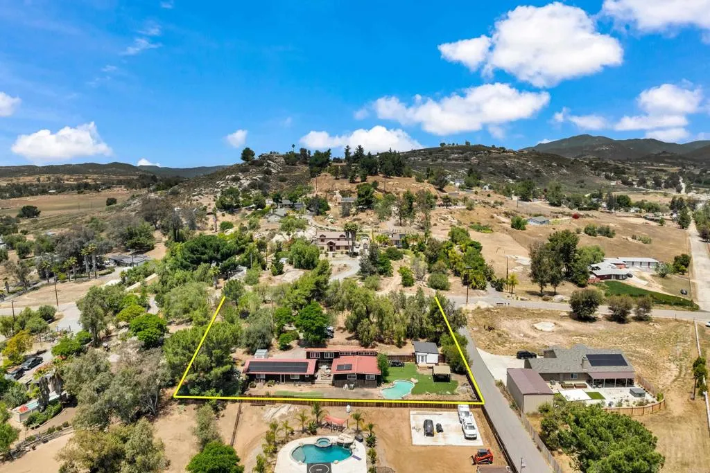 https://cdn.realtyfeed.com/cdn/127/306708596/777ea293982c84d6a885cd0bcba86936.webp