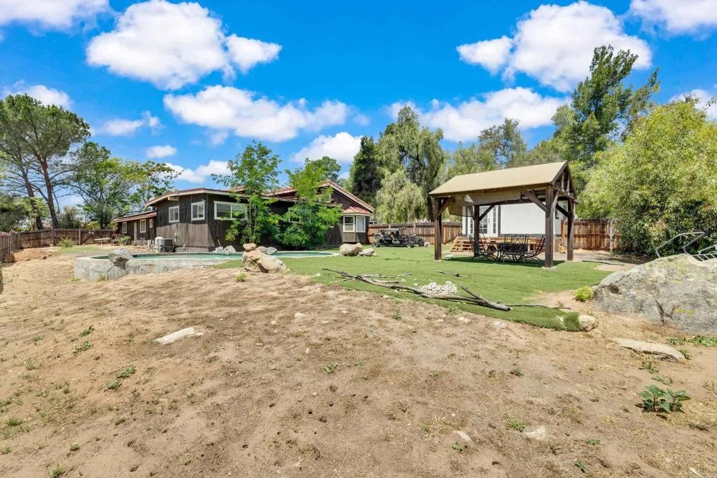 https://cdn.realtyfeed.com/cdn/127/306708596/9d0373986a9df4b76e4650397bf037c4.webp