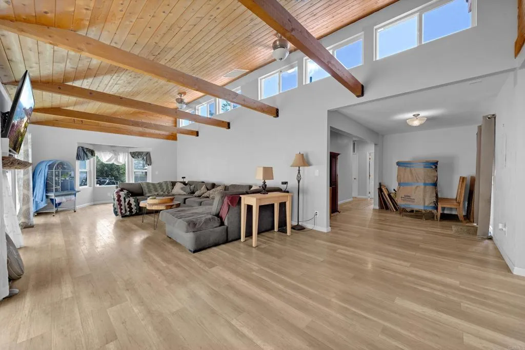 https://cdn.realtyfeed.com/cdn/127/306708596/de702a5efbe183048bbbec82eb5662f5.webp