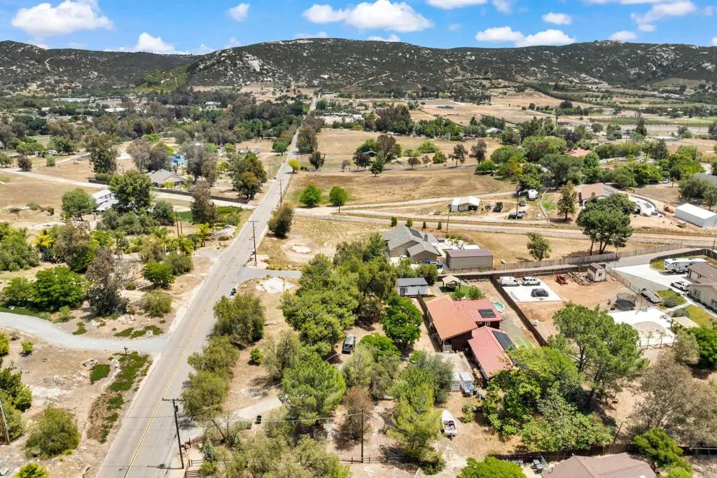 https://cdn.realtyfeed.com/cdn/127/306708596/fc80d98fe17b72a63205ca49c4fe14aa.webp