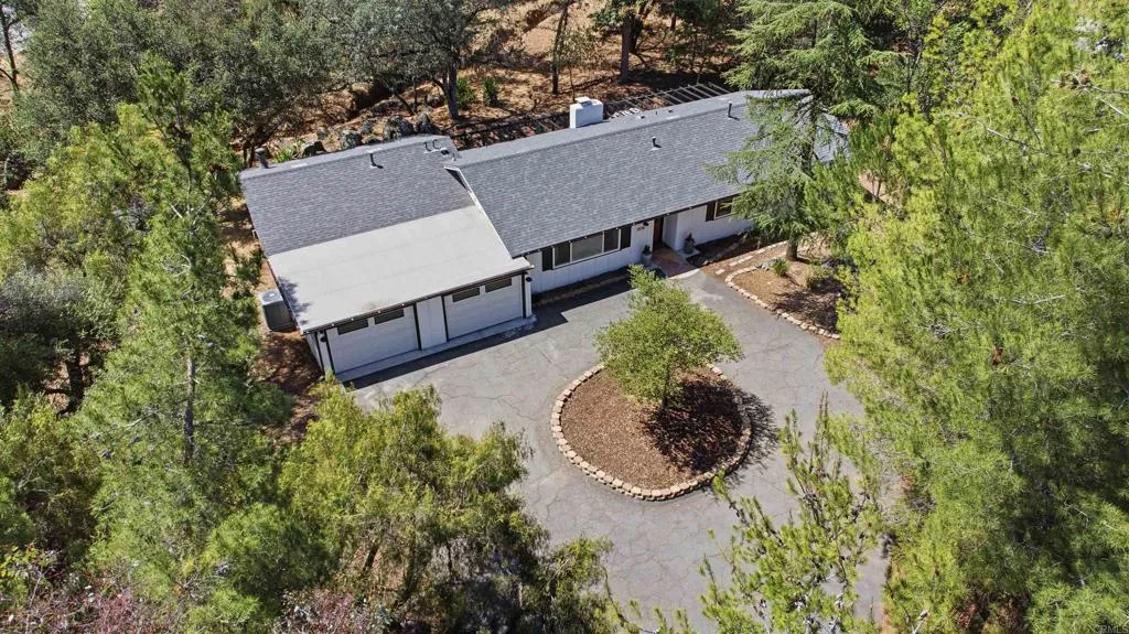 https://cdn.realtyfeed.com/cdn/127/306708641/03e9f80737abe7db19be0b2e804d8540.webp