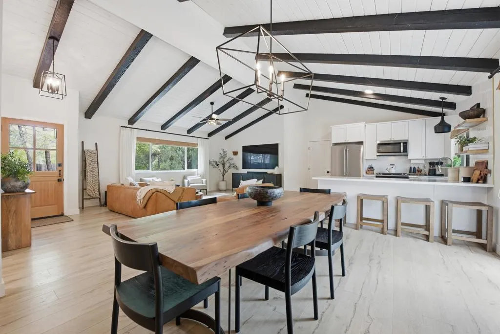 https://cdn.realtyfeed.com/cdn/127/306708641/2492f4ed85274a226557bcb23cb479cd.webp