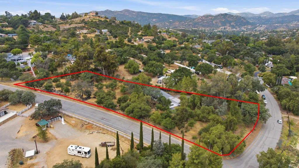 https://cdn.realtyfeed.com/cdn/127/306708641/2aeaa7a6d354e140175107100c771f2f.webp