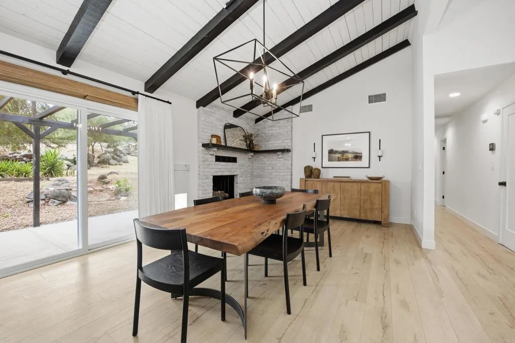https://cdn.realtyfeed.com/cdn/127/306708641/2fbfe09bc3aeeb26b7636c9bcdec8cf2.webp