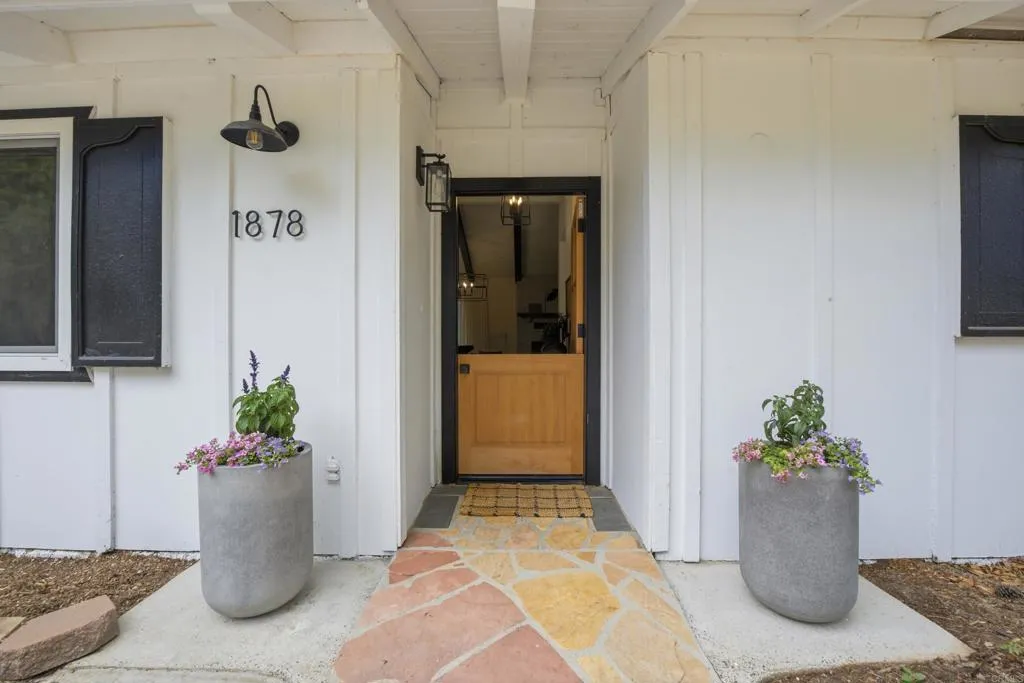 https://cdn.realtyfeed.com/cdn/127/306708641/374a6826cc310dd426c2f20307d1f373.webp