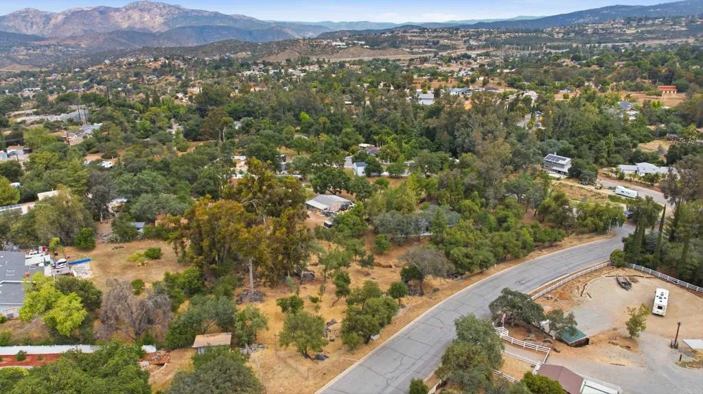 https://cdn.realtyfeed.com/cdn/127/306708641/5aa7a8618638e72b6de8872dec171bb2.webp