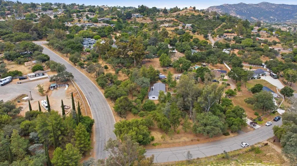 https://cdn.realtyfeed.com/cdn/127/306708641/9476b23458d570f12179ad265baa57c1.webp