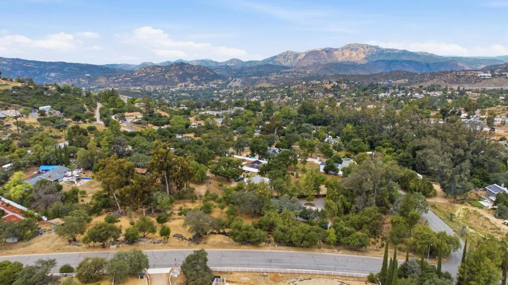 https://cdn.realtyfeed.com/cdn/127/306708641/bedbf4c046d5605b76b3ec5ce37d7d2a.webp