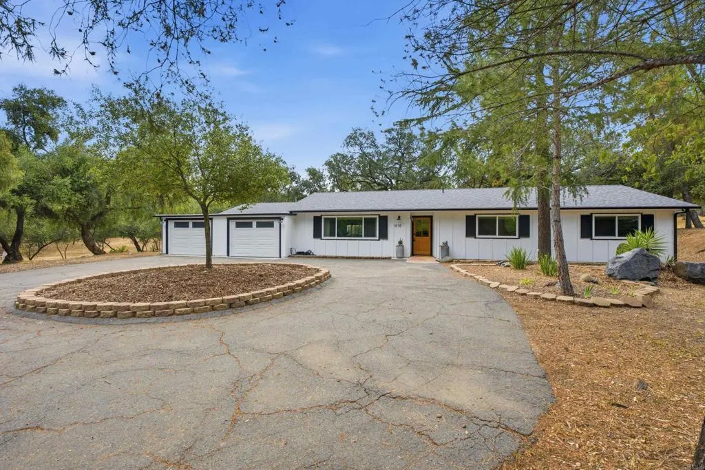 https://cdn.realtyfeed.com/cdn/127/306708641/cdc703ac8776a36cd717cac4ef04bab8.webp