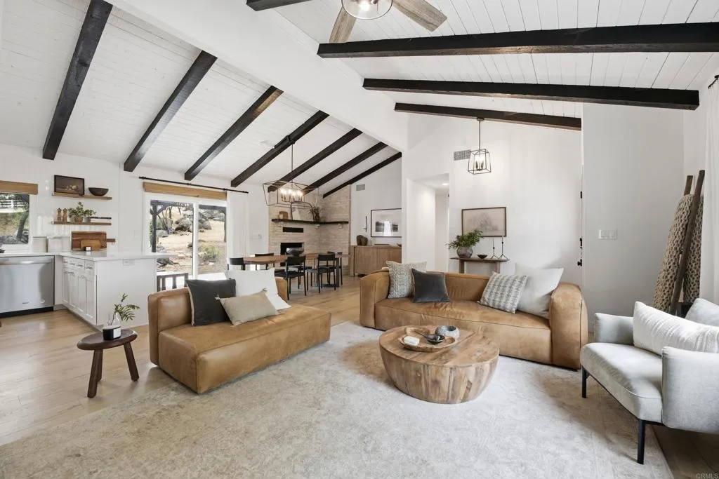 https://cdn.realtyfeed.com/cdn/127/306708641/dd8f2edf99398af50137d767bb9b166f.webp